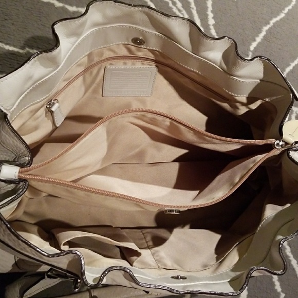 Coach purse - Picture 3 of 7